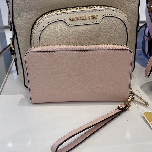 Michael Kors Jet Set Travel Large Flat Multifunction Phone Case Wristlet 
NWT - Picture 7 of 16